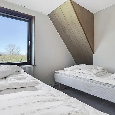 Stunning In With Kitchen Feriehus